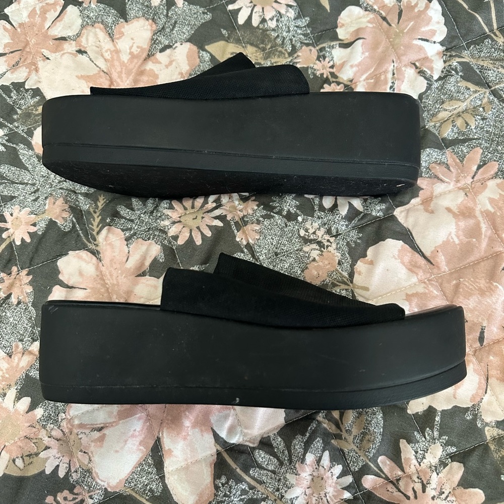 Steve Madden Black Slide Sandals Women’s Size 6 Flat Minimalist Slip On Platform - Picture 4 of 6